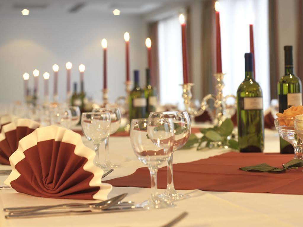 Quality Hotel Hof Hof  Bagian luar foto